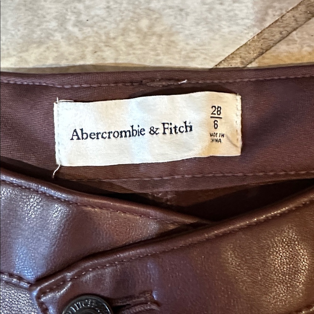 Abercrombie & Fitch Oxblood Faux Leather Crossover Straight Fit Pants 6 Jeans - Picture 3 of 7